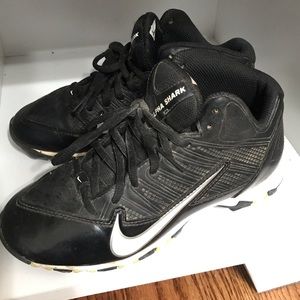 Boys’ baseball cleats